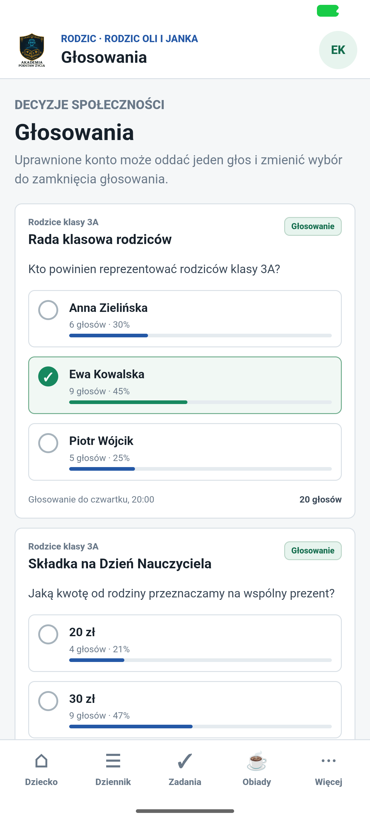 Widok aplikacji Android dla rodzica: ankiety klasowe i wybrana odpowiedź.